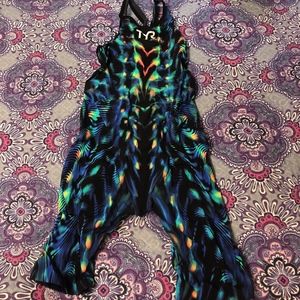 TYR WOMEN'S VENZO GENESIS CLOSED BACK SWIMSUIT